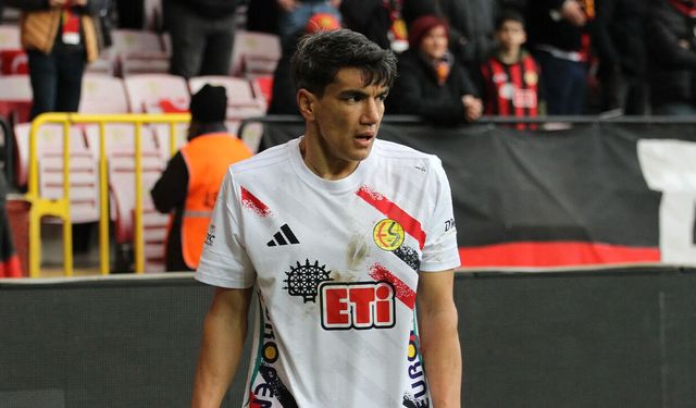 Eskişehirspor'un başarılı oyuncularından Akın Akman veda etti