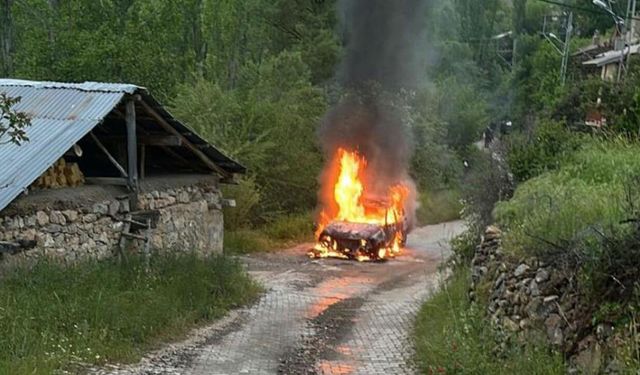 Alev topu gibi yandı: Hurdaya döndü