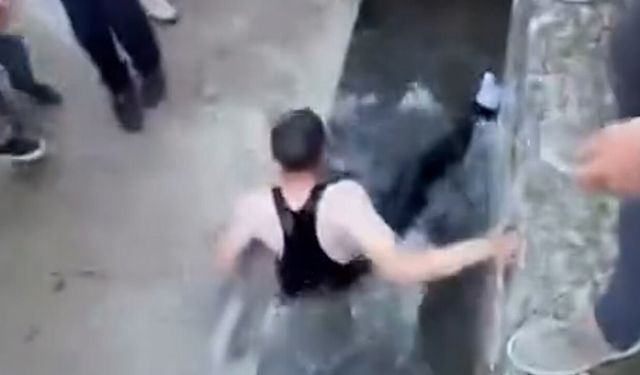 Bayram namazına gelmeyenler buz gibi su dolu oluğa atıldı