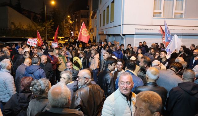 CHP Eskişehir İl Başkanlığı önünde nöbet tutuluyor
