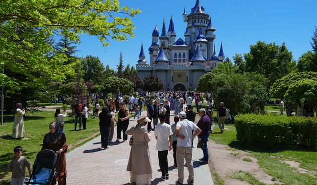 Eskişehir'de turizm patlaması: Şehir doldu taştı