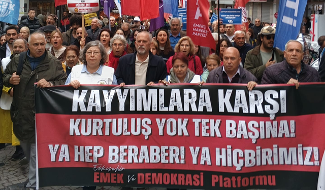 Eskişehirliler CHP Genel Merkezi’ne yapılan müdahaleyi protesto etti