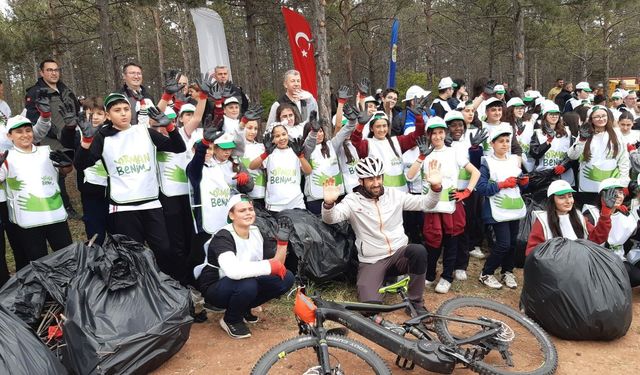 Eskişehir'de 200 öğrenci birlikte çöp topladı