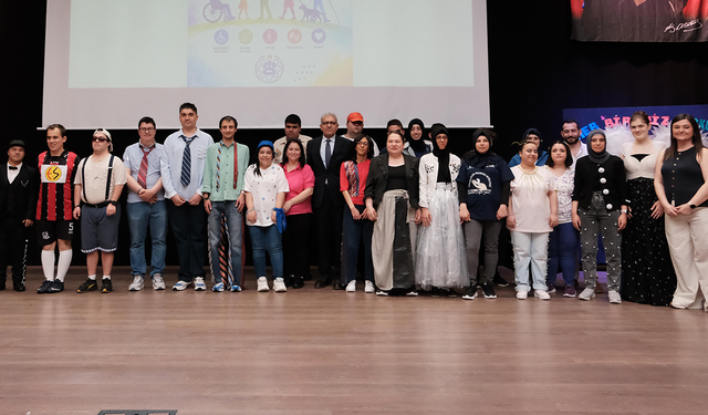 Eskişehir'de anlamlı bir defile programı düzenlendi