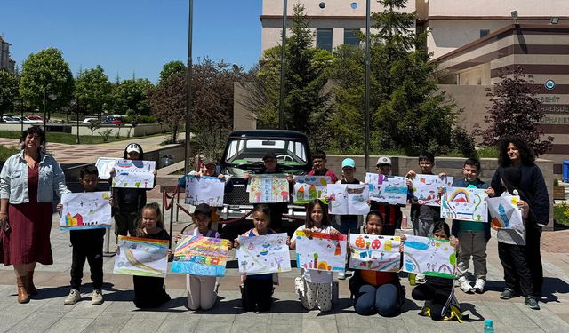 Eskişehir'de minikler hayallerindeki şehri çizdi