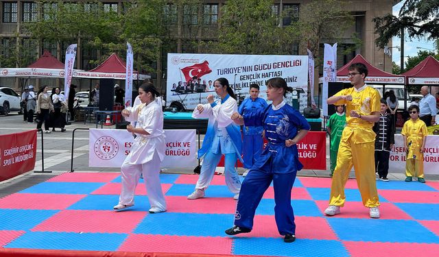 Gençlik Festivali Valilik Meydanı’nda devam ediyor