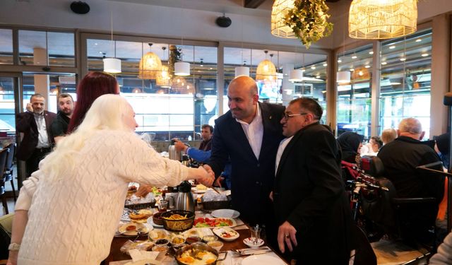 Gürhan Albayrak engelli bireyler ile bir araya geldi