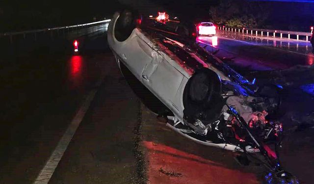 Kontrolden çıkarak takla atan otomobilde 3 kişi yaralandı