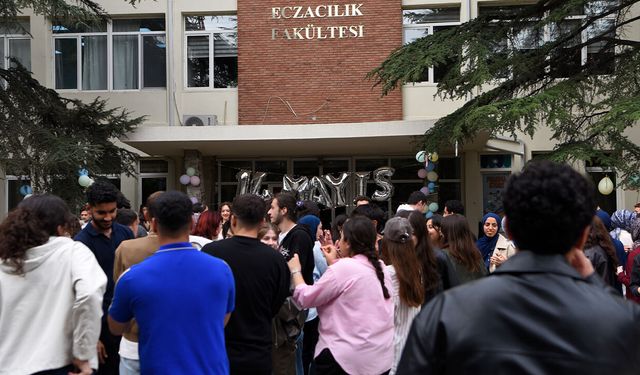 Öğrenciler 14 Mayıs Eczacılık Günü’nü kutladı