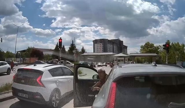 Eskişehir'de sürücü tek başına tüm trafiği kilitledi