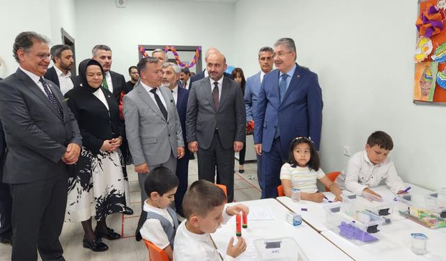 Eskişehir'de Zübeyde Hanım Anaokulu'nun yeni binası törenle açıldı