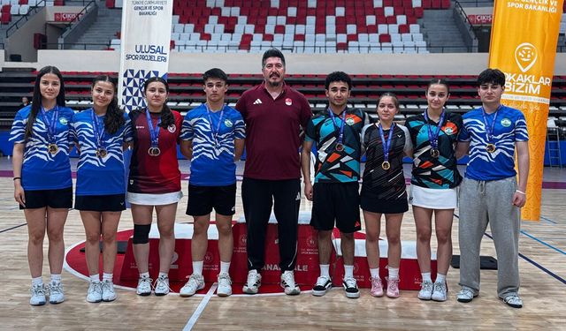 Badminton'da madalya yağmuru