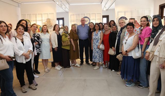 Halk merkezleri kursiyerlerinin çini eserleri sanatseverlerle buluştu