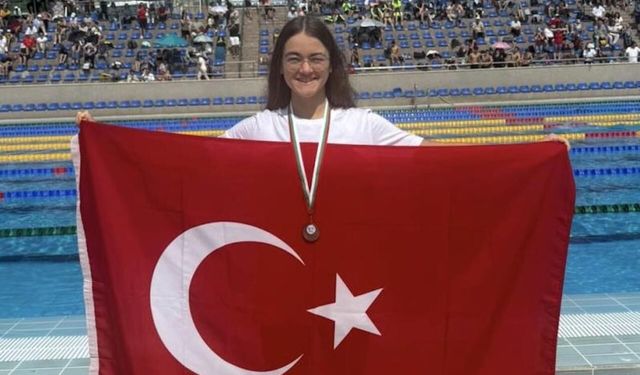 Eskişehirli milli yüzücü Ecrin Çevik'ten uluslararası başarı