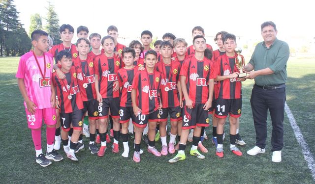 Eskişehirspor ikincilik kupasıyla teselli buldu