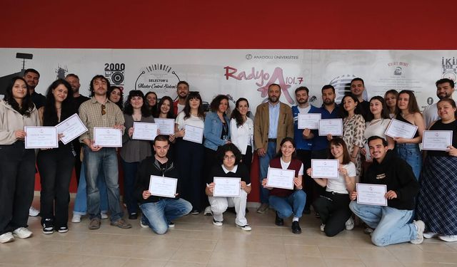 Anadolu Üniversitesi radyosu Radyo A’da sertifika heyecanı