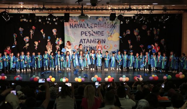 Odunpazarı’nın minikleri yıl sonu gösterileriyle sahnede