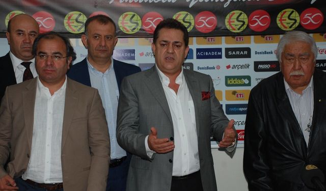 Halil Ünal liste çalışması yapıyor