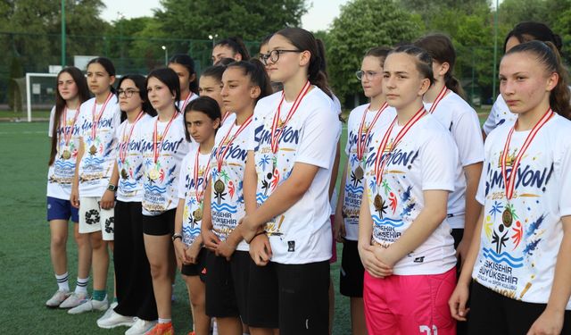 İlk U15 Kızlar Kupası Eskişehir Büyükşehir'in