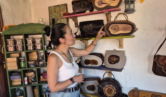 Kurumsal hayatı bırakıp deri ve ahşabı birleştirdi