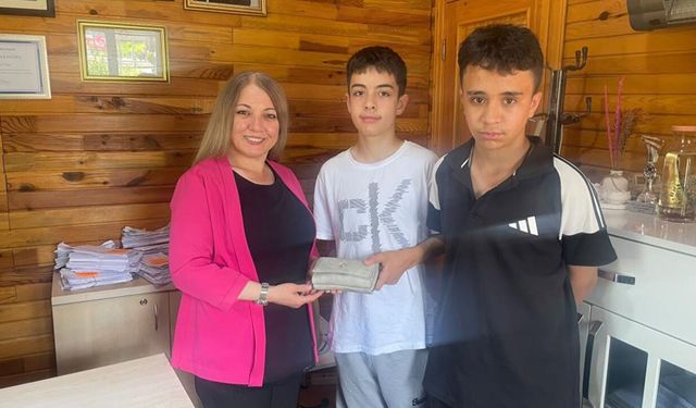 Eskişehir'de çocuklardan örnek davranış