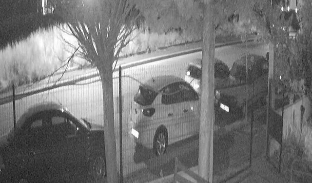 Eskişehir’de park halindeki araca çarpıp kaçtılar