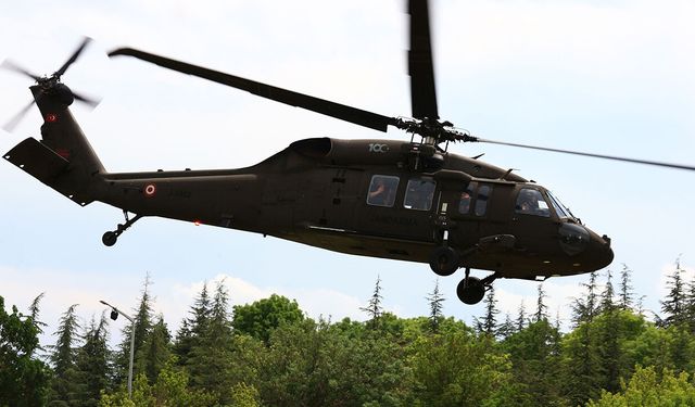 Türkiye'nin ilk yerli helikopteri selamlama uçuşu yaptı