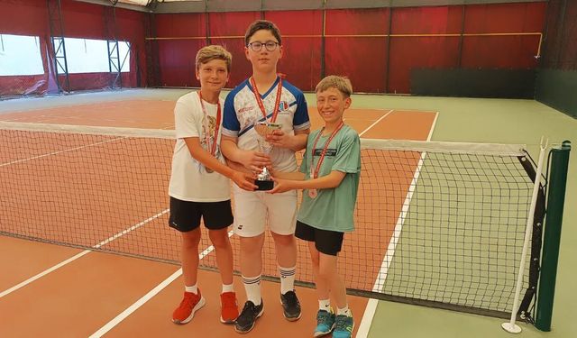 U14 teniste alkış topluyor
