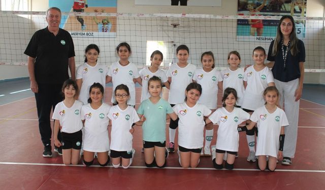 Voleybolda 16 grup 400 sporcu