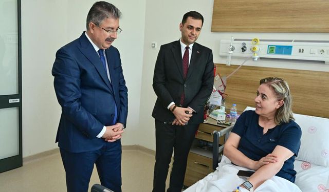 Vali Yılmaz'dan şehitin kardeşine geçmiş olsun ziyareti