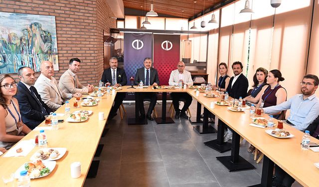 Anadolu Üniversitesi'nde kültür buluşması: Vali Yılmaz öğrencilerle buluştu