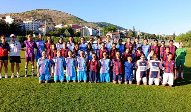 Demirspor kızları Bozüyük’teydi