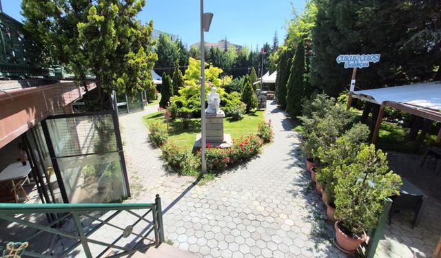 Eskişehir Çukur Çarşı'nın yarım asırlık esnafı, eski zamanları anlattı