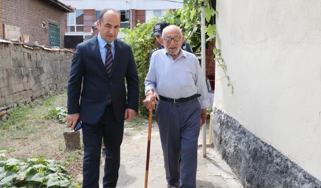 Eskişehir'de anlamlı buluşma: Eskişehir İl Emniyet Müdürü Yılmaz'dan şehit babasına ziyaret