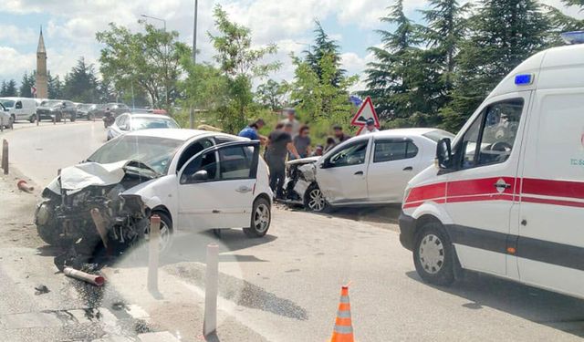 Eskişehir’de korkutan kaza: Kafa kafaya çarpıştılar