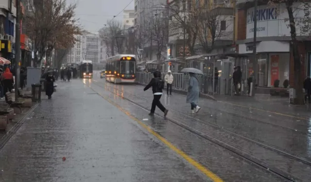 Eskişehir'de hafta sonu hava durumu: Pazar günü sağanak yağış bekleniyor