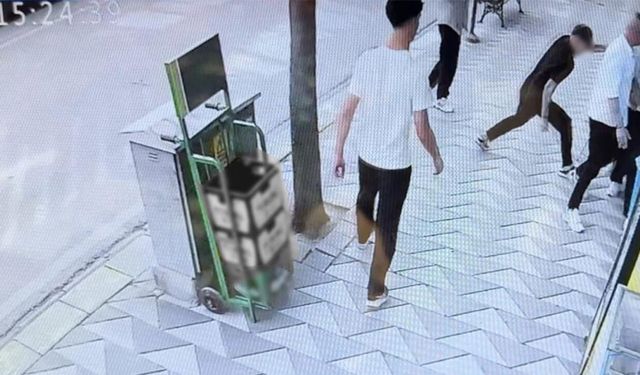 Eskişehir'de sokak ortasında bıçaklı ve silahlı kavga