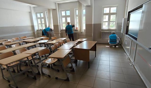 Eskişehir'de yükümlüler okulu yeniliyor: Boya ve tadilat çalışmaları başladı