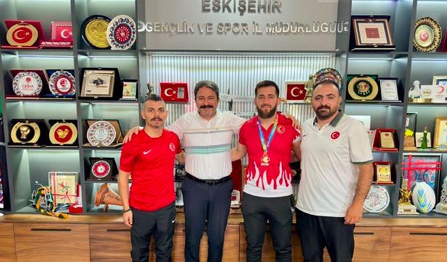 Eskişehirli güreşçilerden Türkiye ikinciliği