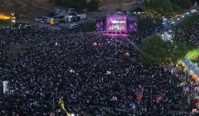 Festivalde sahne alan sanatçılar hayran bıraktı