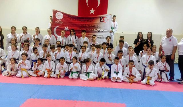 Karateciler şehitleri andı