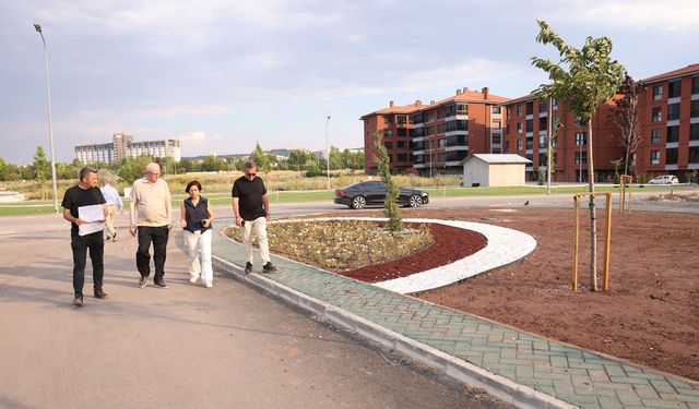 Kızılyer’de park yapımı ve peyzaj çalışmaları sürüyor