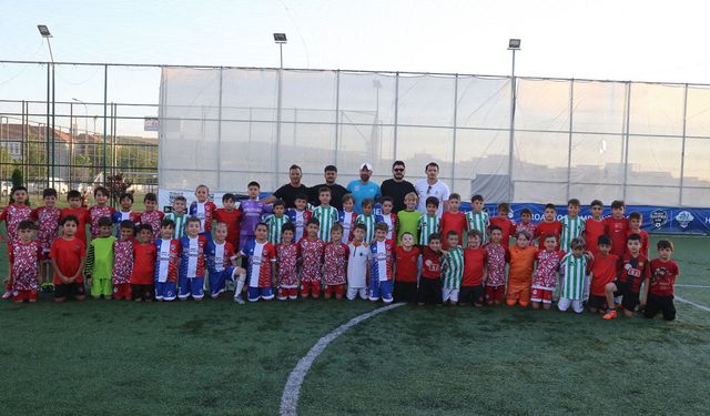 Minik kramponlar aynı sahada buluştu