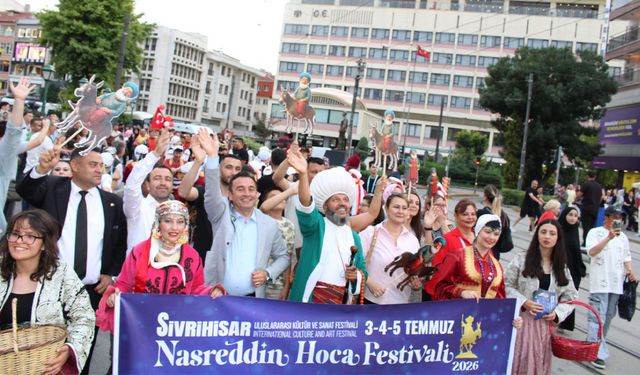 Nasreddin Hoca Festivali’nde coşkulu renkli yürüyüş