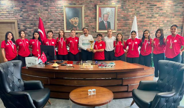 Şampiyonlardan Hasan Kalın’a anlamlı ziyaret