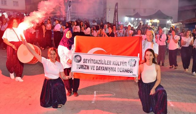 Seyitgazi'de Şalvar Gecesi renkli görüntülere sahne oldu