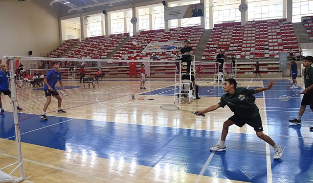 ANALİG Badminton 2. Etap 1. Grup Müsabakaları Eskişehir'de başladı
