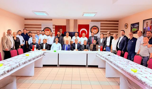 Ayhan Sezer, Eskişehir Dost Dernekleri Federasyonu’nun kahvaltı programına katıldı