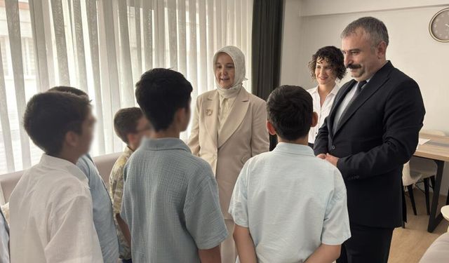 Bakan Yardımcısı Yenigün, Eskişehir'deki çocuk evlerini ziyaret etti