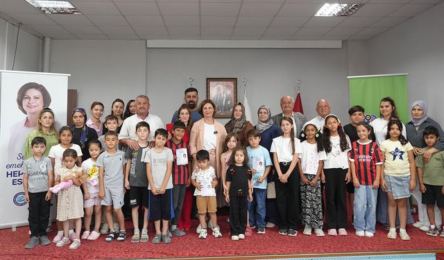 Eskişehir’de Ayşe Ünlüce'den çocukların yüzünü güldüren eğitim desteği